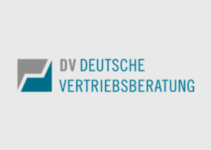 Logo mit einer grauen und blauen geometrischen Form auf der linken Seite, gefolgt von dem Text DV DEUTSCHE VERTRIEBSBERATUNG in blauen und grauen Großbuchstaben auf hellgrauem Hintergrund, der die Kompetenz für ERP-Lösungen widerspiegelt.