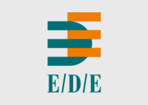 Logo mit drei horizontalen blaugrünen Linien und drei horizontalen orangefarbenen Balken, die ein stilisiertes E über dem Text E/D/E in blaugrünen Großbuchstaben bilden, der sich auf ERP-Lösungen bezieht, alles auf hellgrauem Hintergrund.