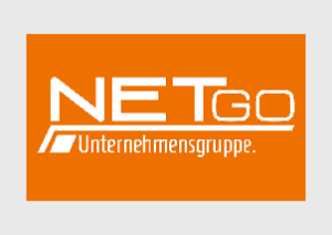 Logo mit orangefarbenem Hintergrund und weißem Text NETGO über der Unternehmensgruppe mit stilisierter Unterstreichung, die die Kompetenz im Bereich ERP-Lösungen widerspiegelt.