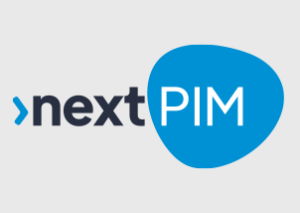 Logo mit dem Text next PIM in schwarzen Kleinbuchstaben und weißen Großbuchstaben; next zeigt ein blaues Pfeilsymbol auf der linken Seite, und PIM befindet sich innerhalb einer blauen, unregelmäßigen, runden Form. Ein dezenter ERP-Touch passt zu dem hellgrauen Hintergrund.
