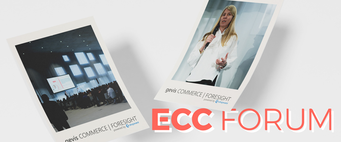 Zwei Fotos erscheinen vor einem weißen Hintergrund: Eines zeigt einen Redner auf der Bühne einer Konferenz, das andere eine Frau, die mit einem Mikrofon spricht. Unten steht in großer Schrift "ECC FORUM".