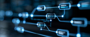 Ein digitales Flussdiagramm mit leuchtend blauen Linien verbindet rechteckige Knoten, die Daten oder Prozesse darstellen, vor einem dunklen, verschwommenen Hintergrund und veranschaulicht so ein Technologie- oder Netzwerkkonzept.
