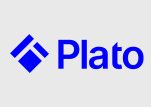 Blaues geometrisches Logo mit zwei sich überlappenden Rauten links neben dem Wort „Plato“, das in fetten blauen Buchstaben auf hellgrauem Hintergrund steht.
